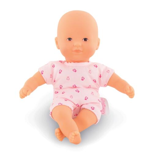 Mini Calin sitzend, die braunen Augen sind gut erkennbar