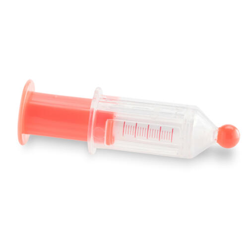 Die Spritze aus dem Puppendoktor Set hat einen beweglichen Kolben.