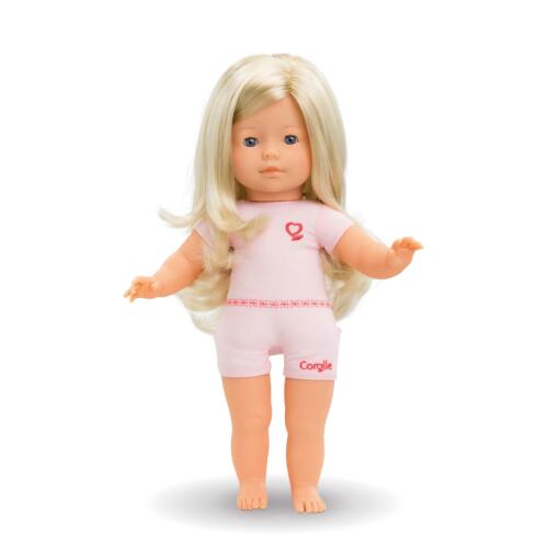 Die Ma Corolle Stehpuppe Paloma hat blaue Schlafaugen und lange, blonde Haare.