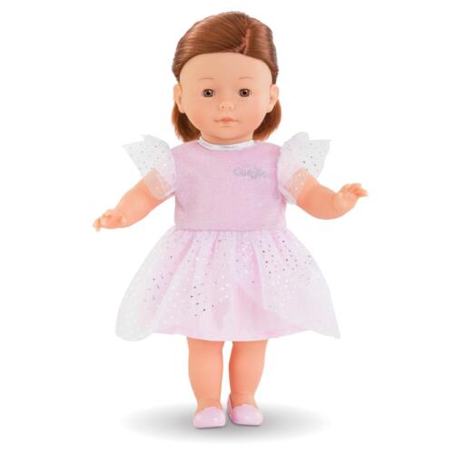 Eine Puppe trägt das rosa Glitzerkleid von Corolle.