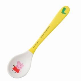 Der Baby Melamin Löffel ist mit kleinen Zeichnungen von Peppa Pig verziert.