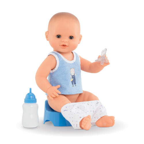 Die Puppe sitzt auf dem Töpfchen.