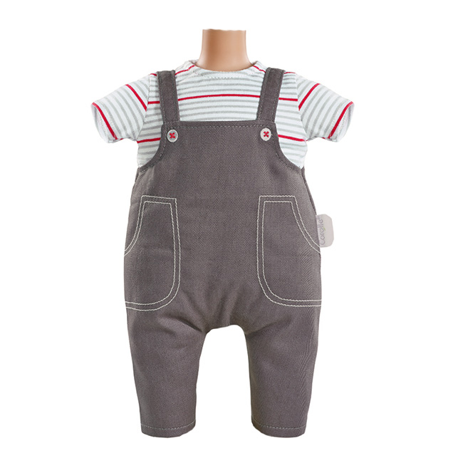 Die Puppenkleidung Latzhose und Shirt ist in Lagenoptik gestaltet.