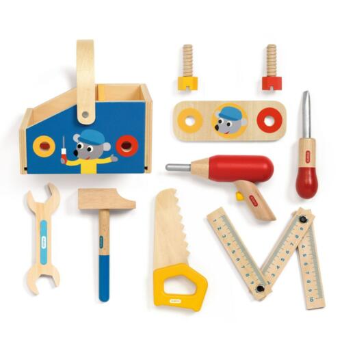 Hier sind alle Teile des Rollenspiel Set nebeneinander hingelegt.