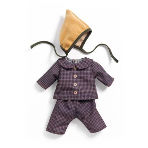 Die Puppenkleidung Ambre besteht aus einer Jacke, einer Hose und einer Babymütze.