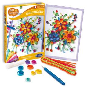 Auf dem Bild ist die Schachtel des Blumen Bastelsets Quilling Art mit der Gestaltungsvorlage und den schmalen Papierstreifen zu sehen.