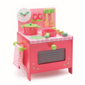 In dieser kleinen, rosafarbenen Spielküche ist alles an seinem Platz - Herd, Backofen, Töpfe und Gewürze.