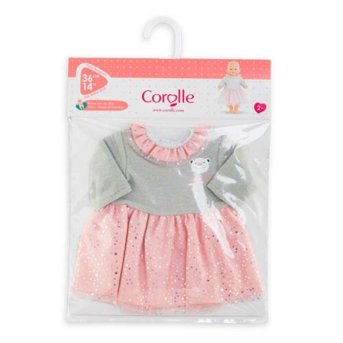 Das Puppenkleid ist in der Verpackung des Herstellers eingepackt.
