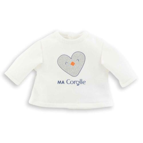 Das weiße Shirt hat eine Herz-Applikation und ist mit dem Schriftzug Ma Corolle verziert.