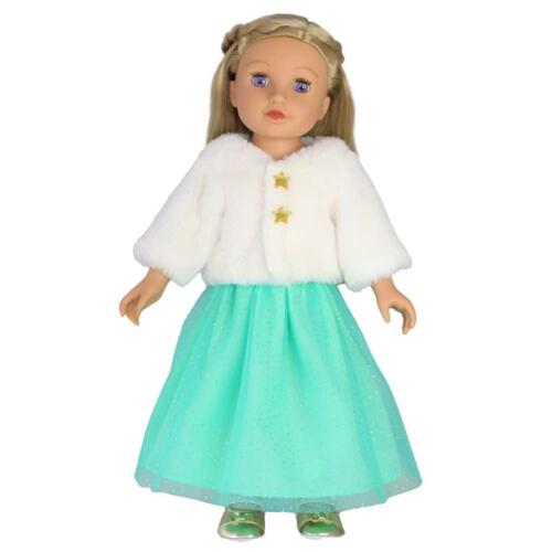 Eine Puppe trägt das festliche Outfit von Heless.