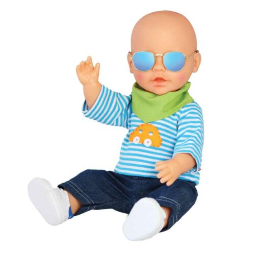 Eine Puppe trägt die modische Sonnenbrille von Heless.