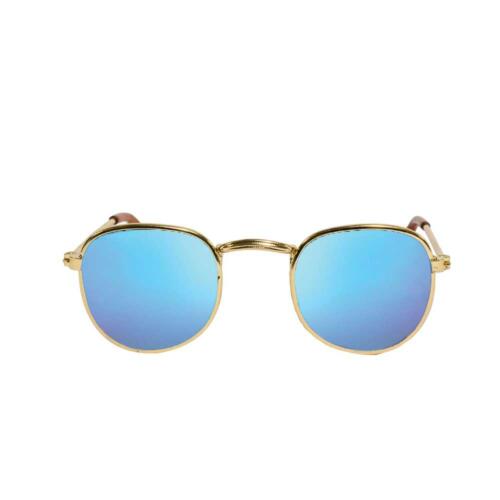Die Puppen Sonnenbrille hat ein Metallgestell und goldfarbene Bügel.