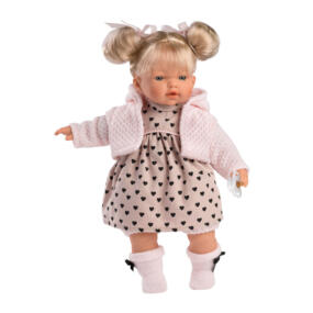 Die Babypuppe Aitana trägt ein süßes, rosafarbenes Outfit und hält ihren Puppenschnuller in der Hand.