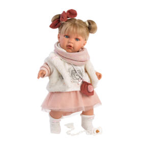 Die Babypuppe Julia trägt ein hübsches Outfit mit Tüllrock und Umhängetasche.