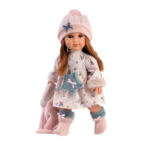 Die Puppe hat ihre Jacke ausgezogen. Nun sind mehr Details das Puppenkleidchens sichtbar.