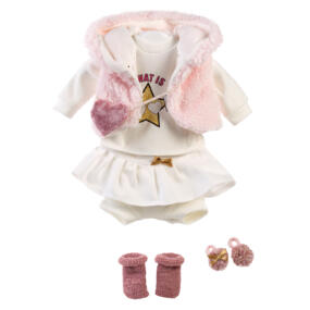Das Puppenoutfit Cool enthält von niedlichen Haargummis bis zu feinen Söckchen ein komplettes Set mit T-Shirt, Fellweste, Rock, Unterhose und Umhängetasche.