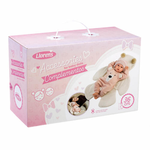 Die Verpackung des Puppenoverall ist hübsch illustriert und zeigt Informationen über die passende Puppengröße.
